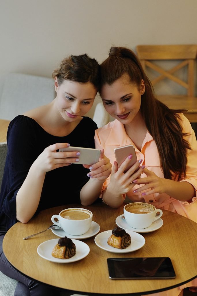 women cafe