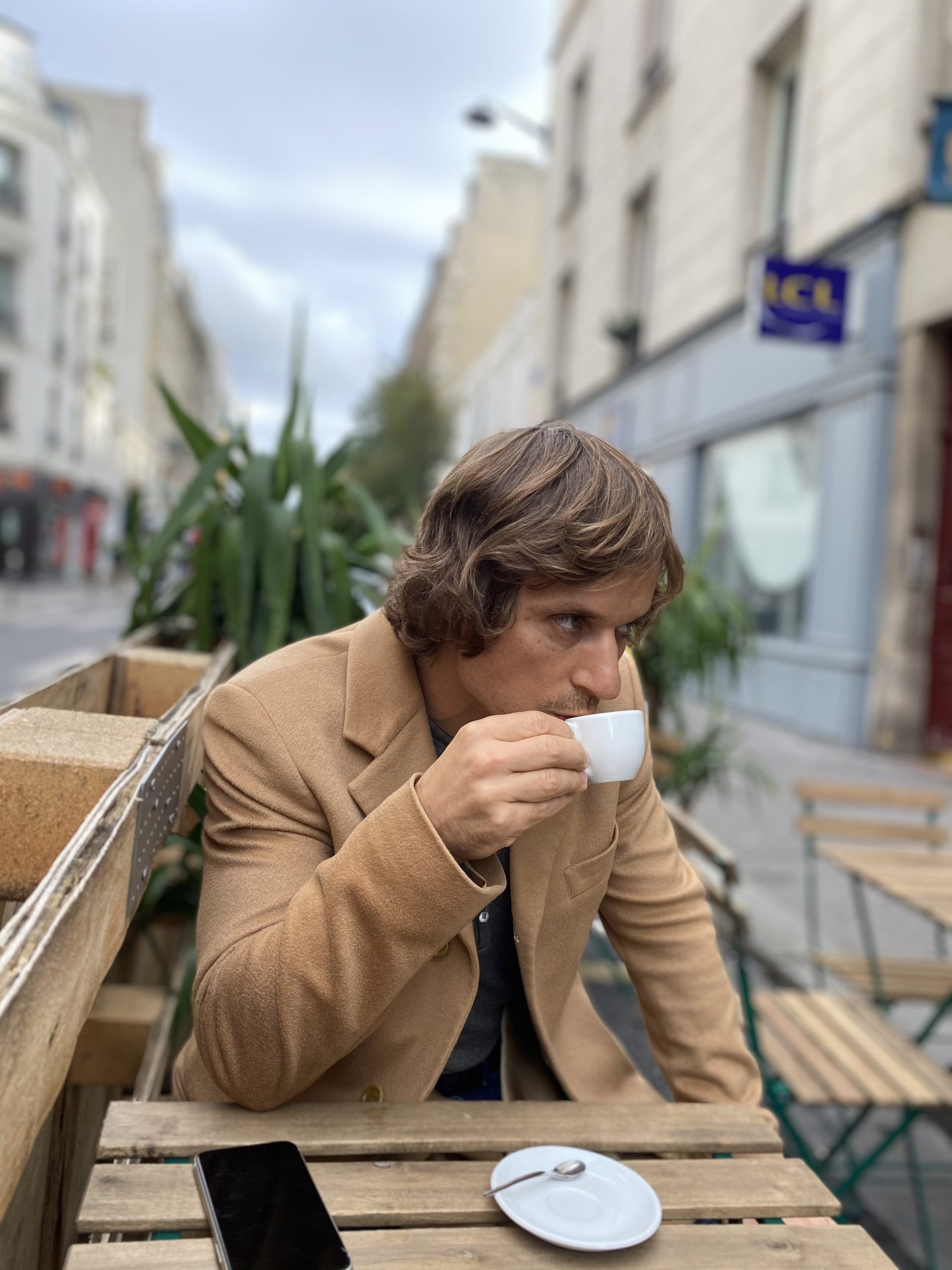 portrait man drinking coffee scaled